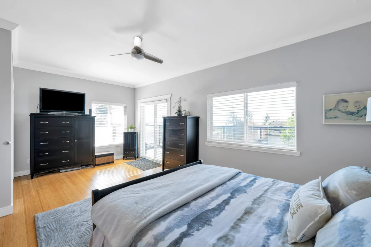 Basement Recreation Room Photo of 15627 Buena Vista Avenue, White Rock, BC