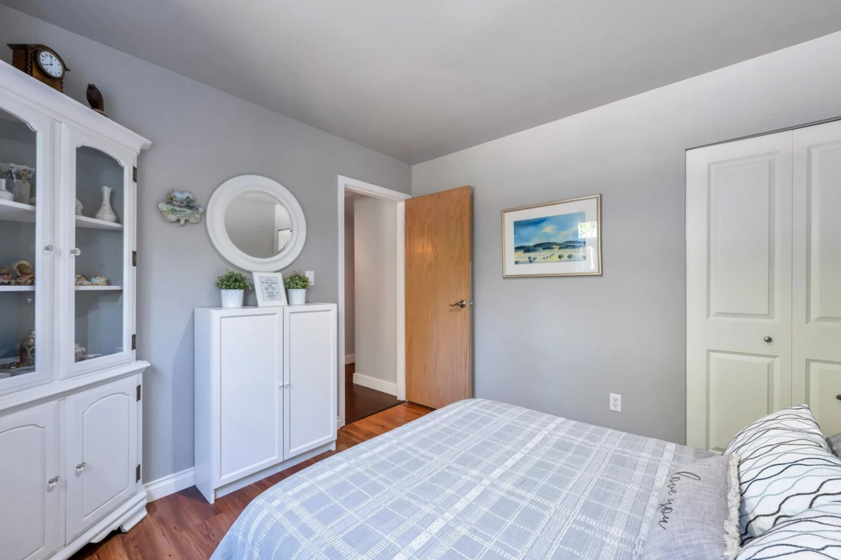 Bedroom 2 Photo of 15627 Buena Vista Avenue, White Rock, BC