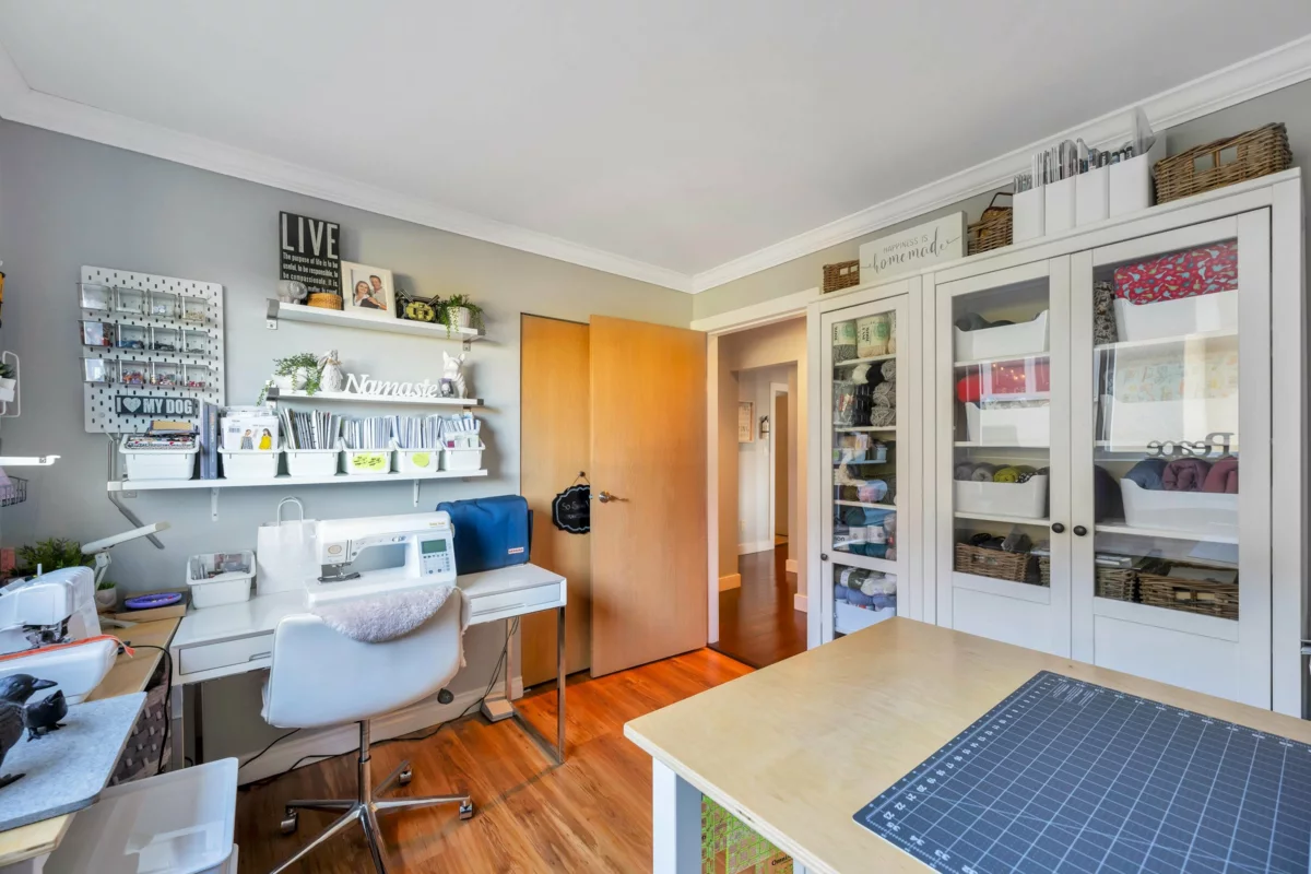 Guest Bathroom Photo of 15627 Buena Vista Avenue, White Rock, BC