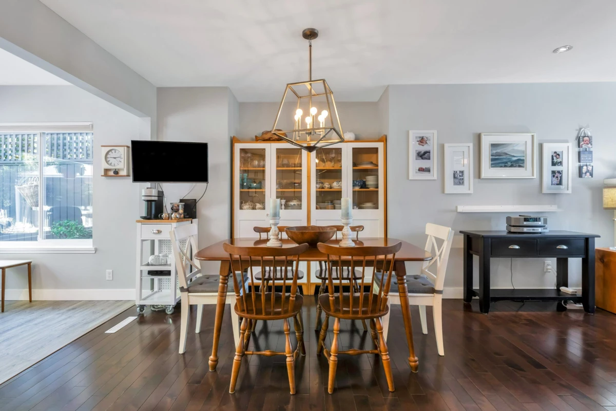 Kitchen Island Photo of 15627 Buena Vista Avenue, White Rock, BC