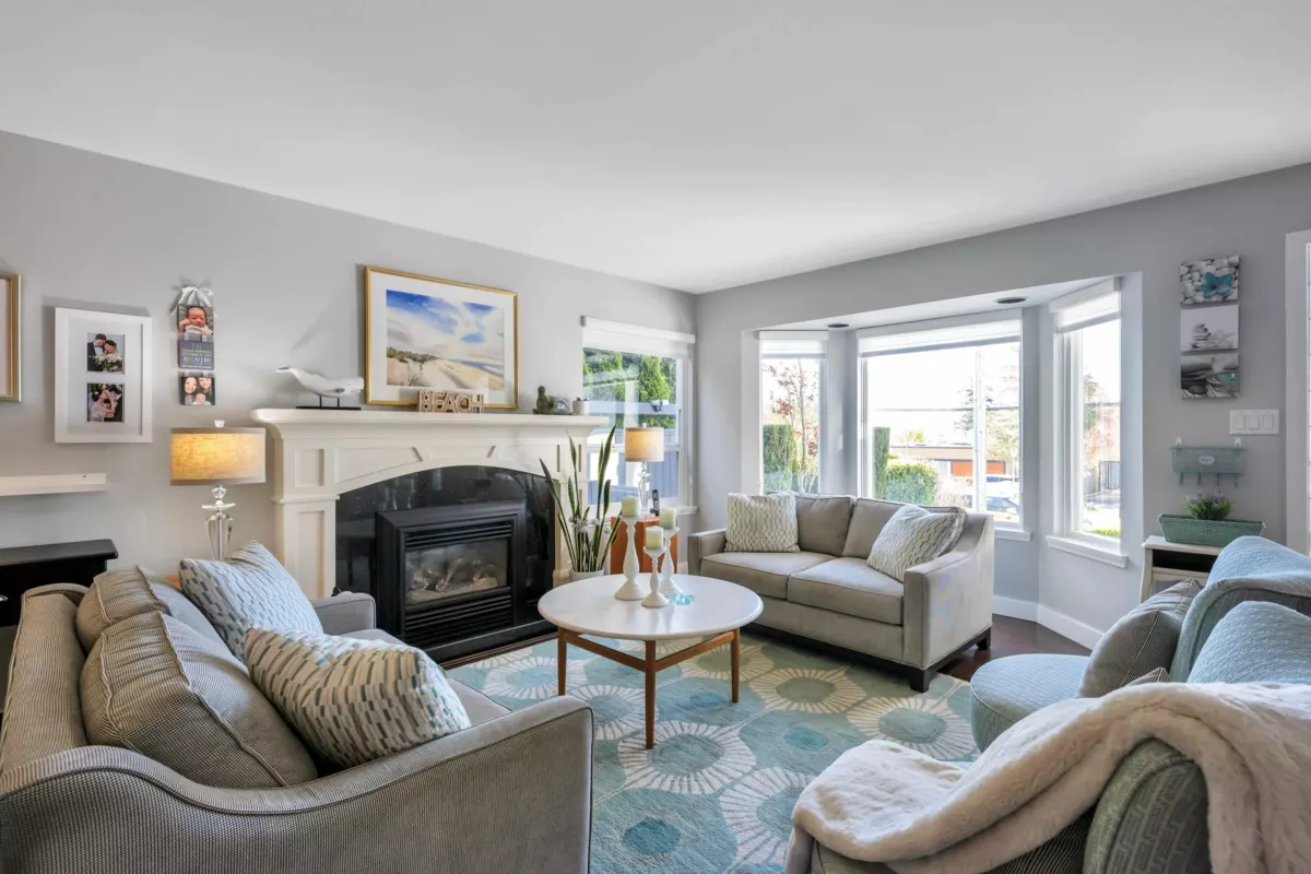 Kitchen Photo of 15627 Buena Vista Avenue, White Rock, BC