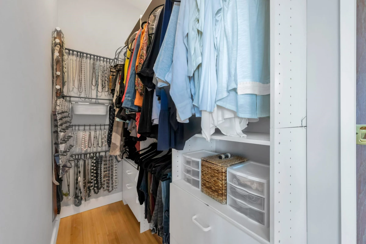 Laundry Room Photo of 15627 Buena Vista Avenue, White Rock, BC