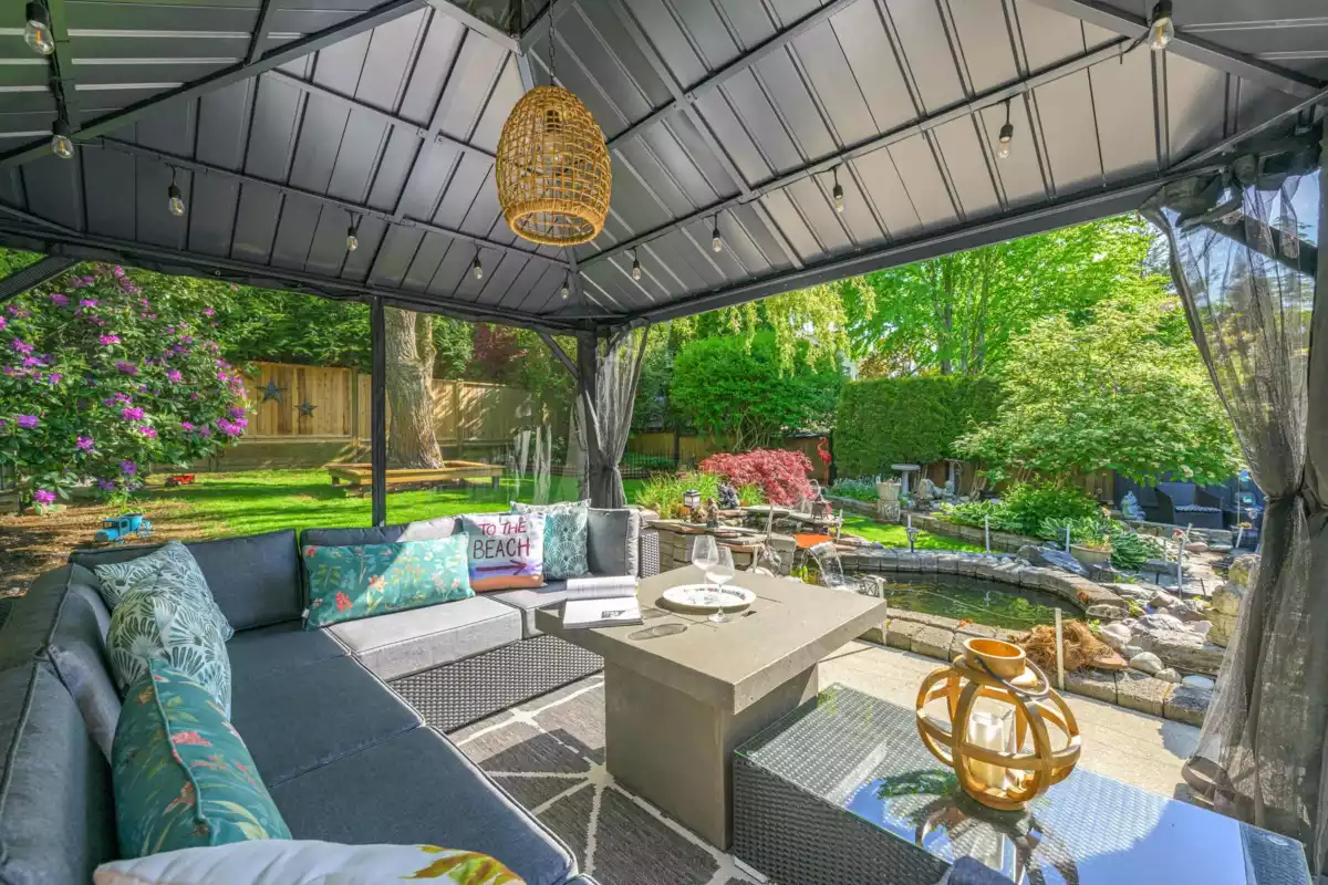 Outdoor Kitchen Photo of 15627 Buena Vista Avenue, White Rock, BC