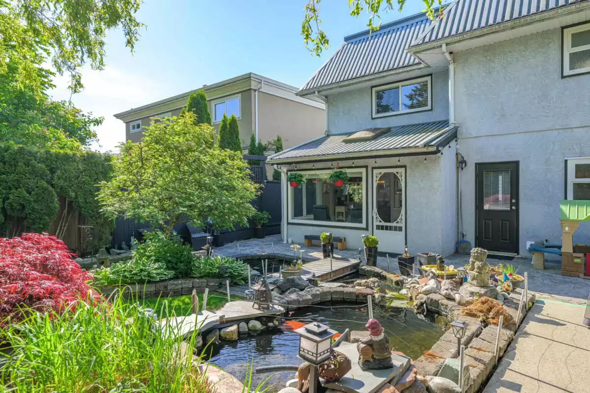 Playground / Recreational Area Near 15627 Buena Vista Avenue, White Rock, BC