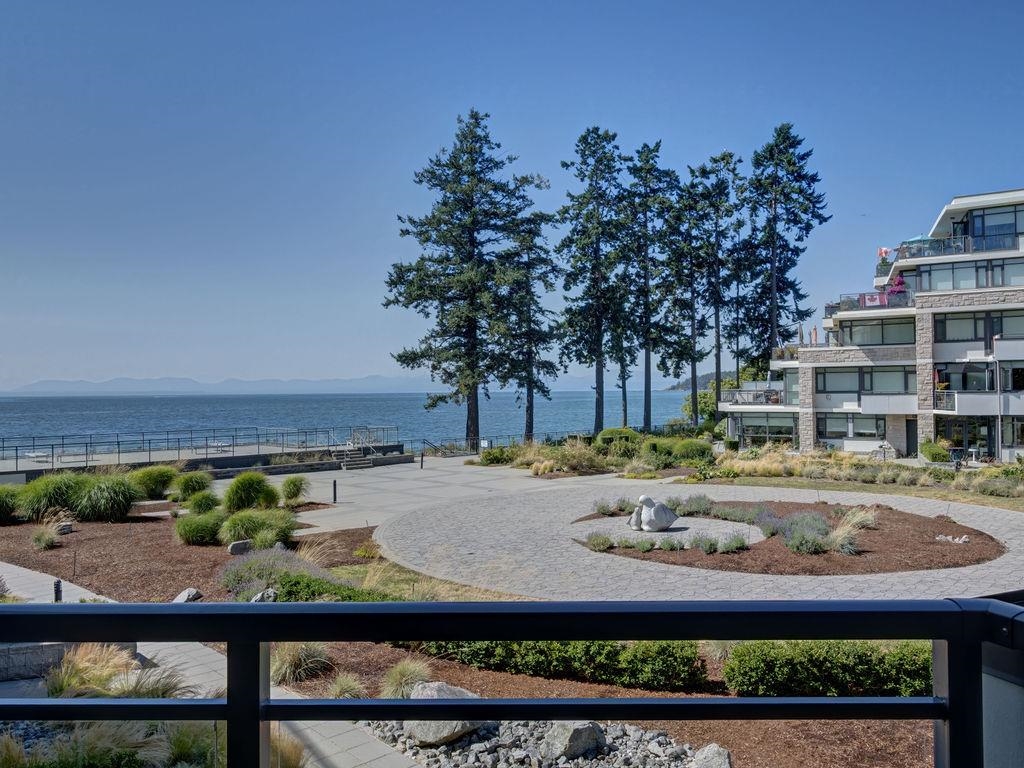 Garden / Landscaping Photo of 306 5665 Teredo Street, Sechelt, BC