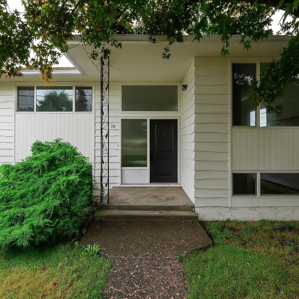 Living Room Photo of 1410 Dansey Avenue, Coquitlam, BC