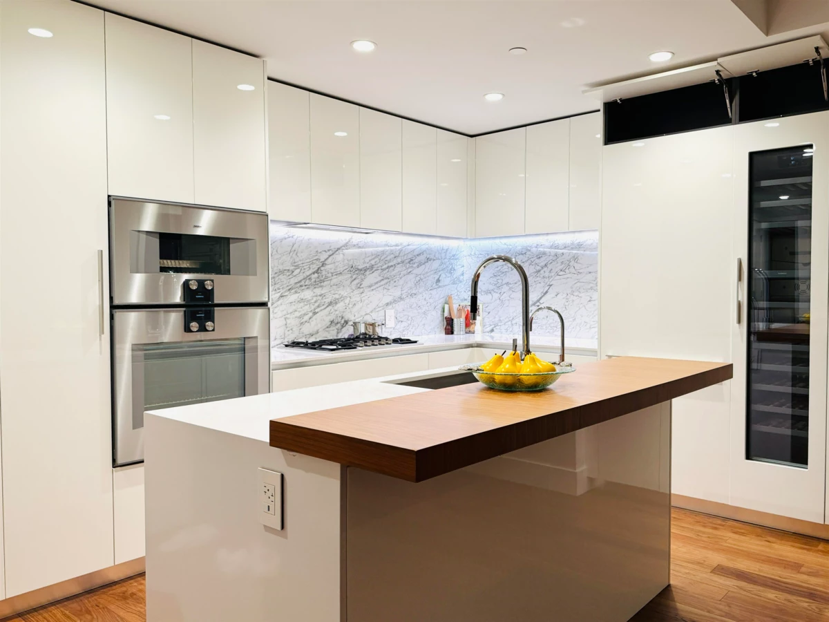 Kitchen Island Photo of 204 375 W 59th Avenue, Vancouver, BC