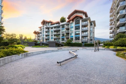 205 2780 Valley Centre Avenue, North Vancouver, BC, North Vancouver — Apartment/Condo for sale