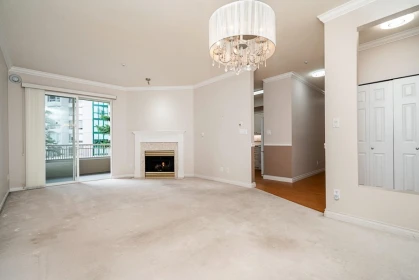 214 3098 Guildford Way, Coquitlam, BC, Coquitlam — Apartment/Condo for sale