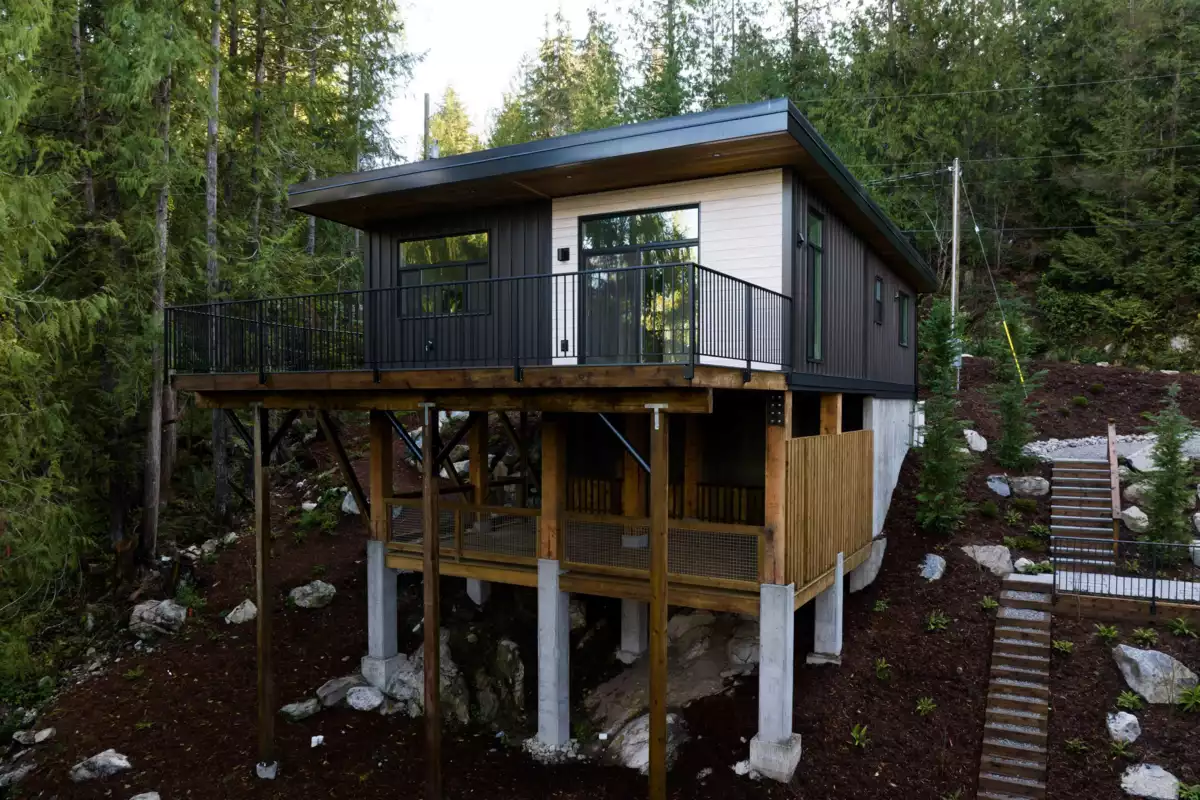 Living Room Photo of 5790 Tillicum Bay Road, Sechelt, BC