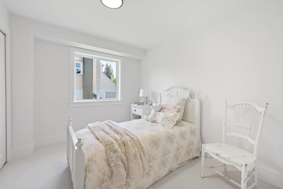 Entry Foyer Photo of 338 W 24th Street, North Vancouver, BC