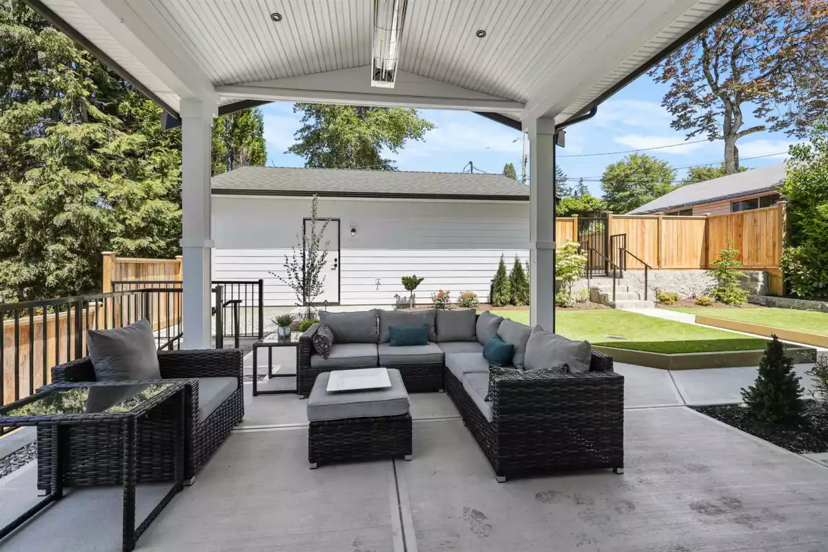 Primary Bathroom Photo of 338 W 24th Street, North Vancouver, BC
