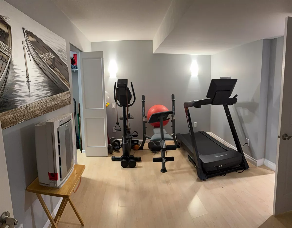 Entry Foyer Photo of 35004 Laburnum Avenue, Abbotsford, BC