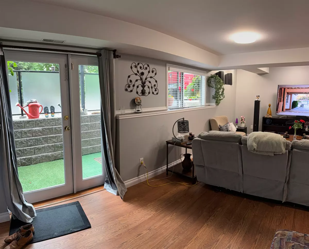 Front Yard Photo of 35004 Laburnum Avenue, Abbotsford, BC