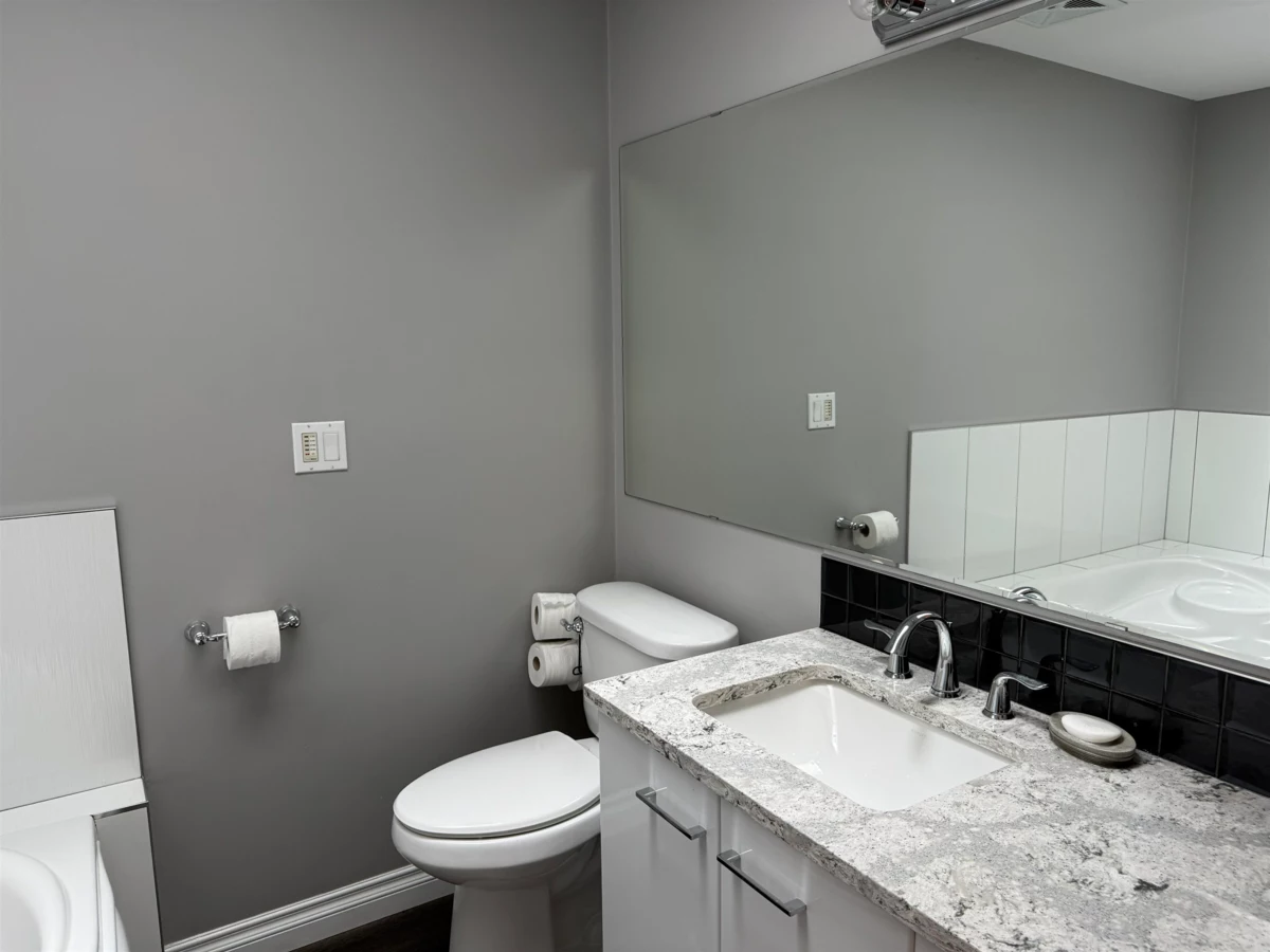 Kitchen Island Photo of 35004 Laburnum Avenue, Abbotsford, BC