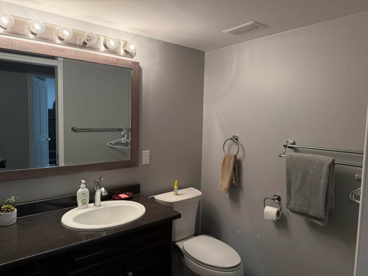 Laundry Room Photo of 35004 Laburnum Avenue, Abbotsford, BC