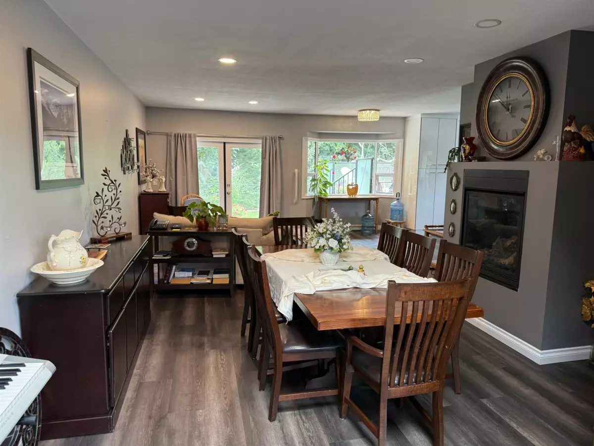 Primary Bathroom Photo of 35004 Laburnum Avenue, Abbotsford, BC