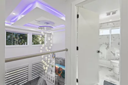 Entry Foyer Photo of 2128 Oakridge Crescent, Abbotsford, BC