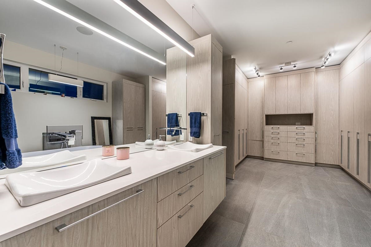 Hallway Photo of 1877 126 Street, Surrey, BC