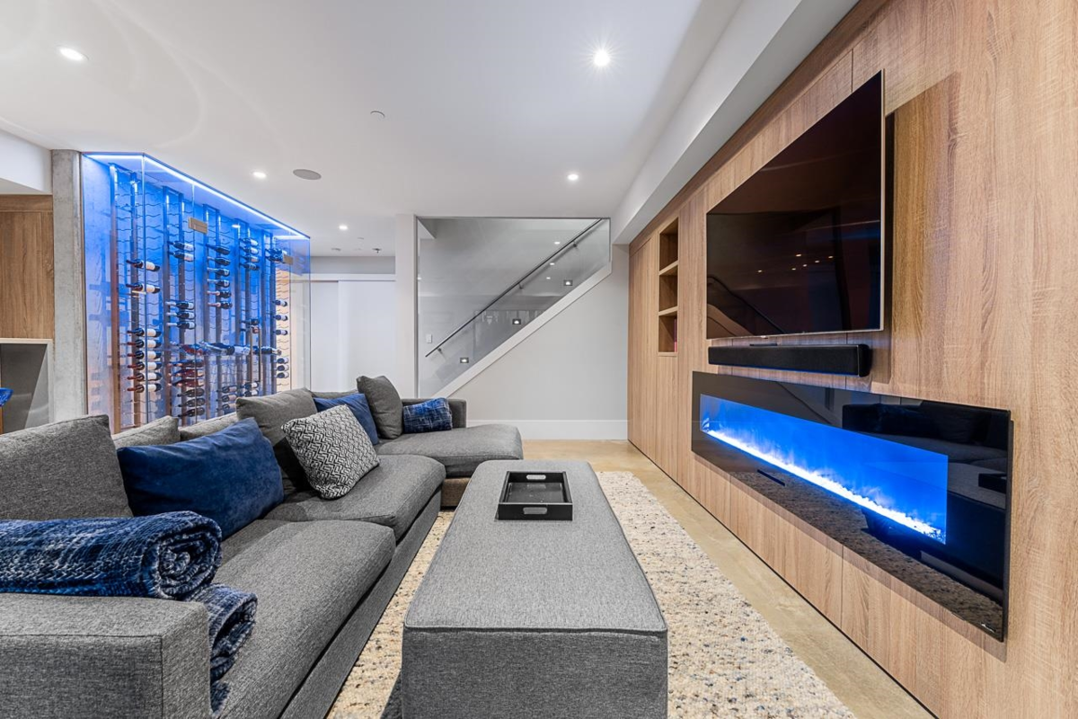 Hot Tub / Spa Photo of 1877 126 Street, Surrey, BC