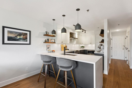 215 3250 W Broadway Street, Vancouver, BC, Vancouver — Apartment/Condo for sale