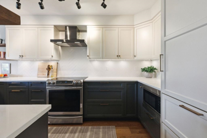 215 3250 W Broadway Street, Vancouver, BC, Vancouver — Apartment/Condo for sale