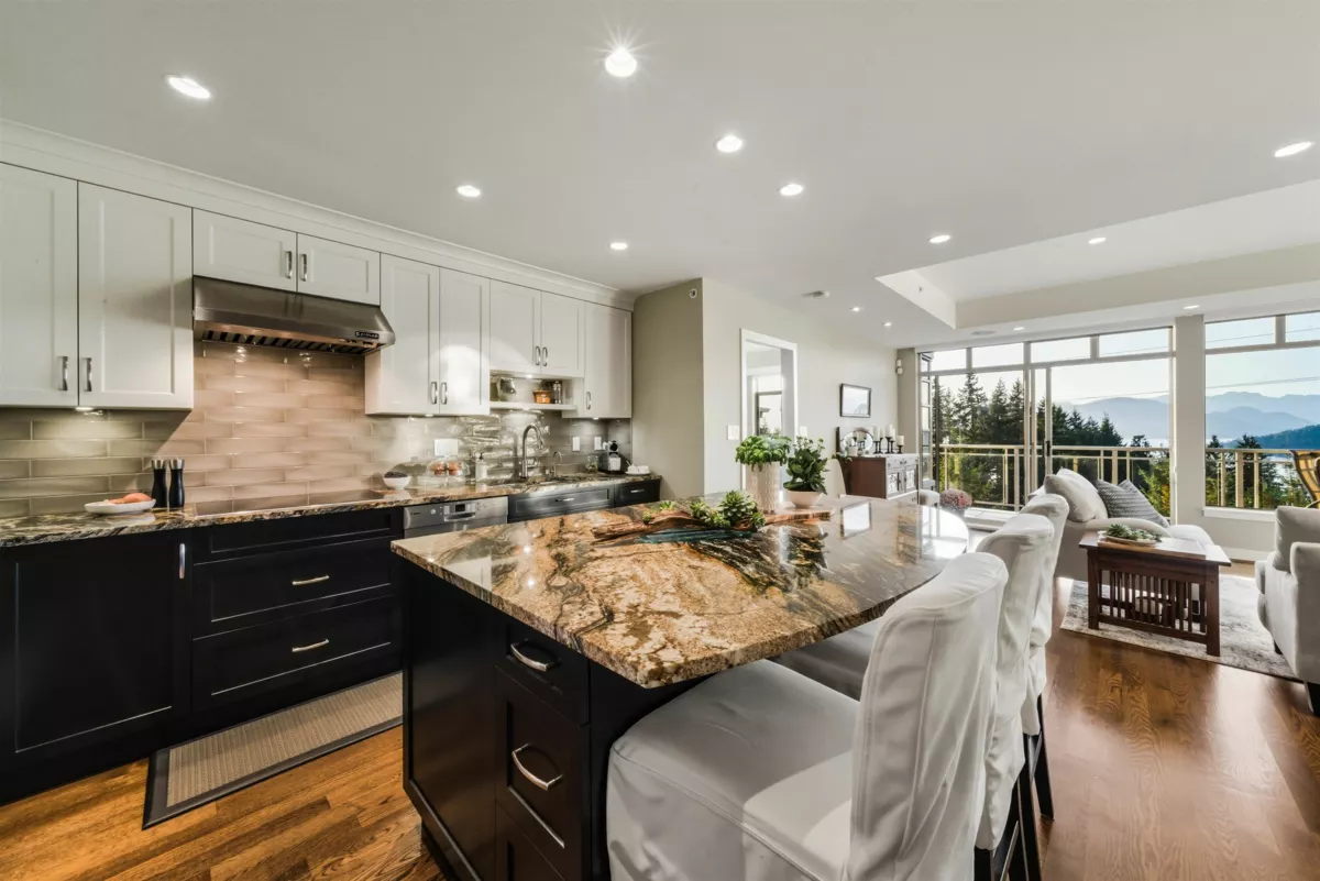 Breakfast Nook Photo of 8519 Seascape Drive, West Vancouver, BC