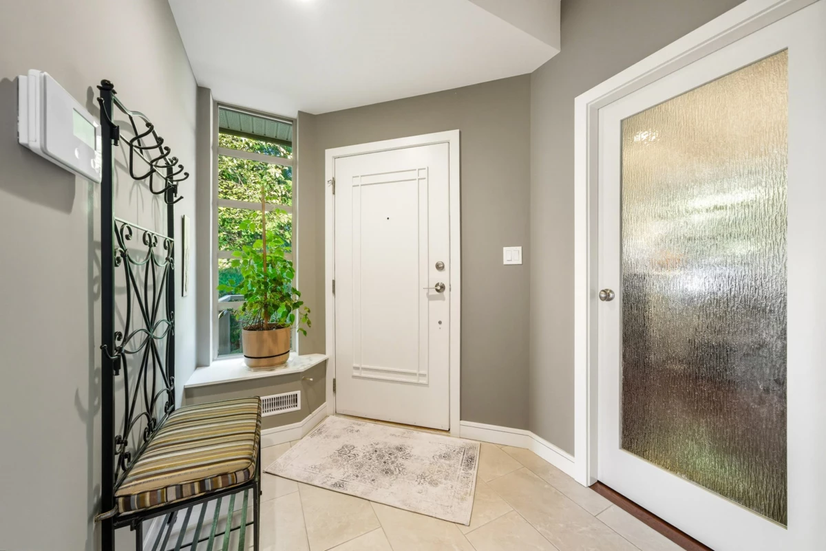 Dining Area Photo of 8519 Seascape Drive, West Vancouver, BC