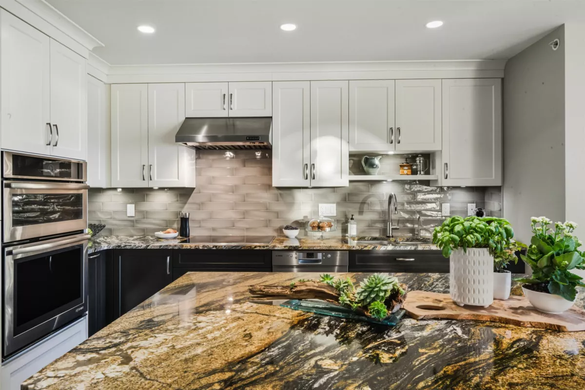 Kitchen Island Photo of 8519 Seascape Drive, West Vancouver, BC