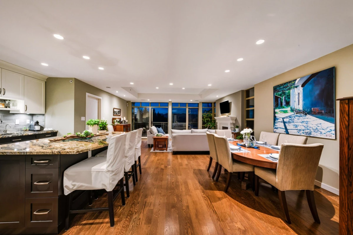 Kitchen Photo of 8519 Seascape Drive, West Vancouver, BC