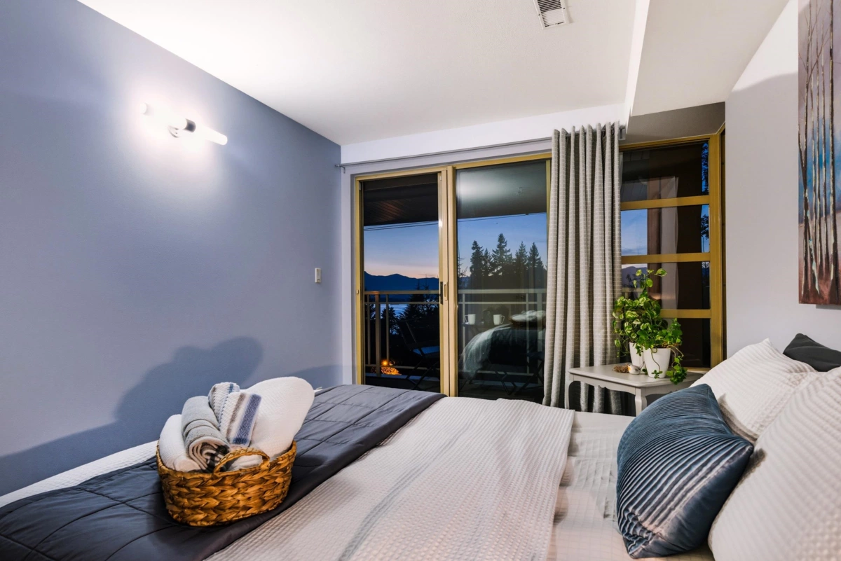 Outdoor Deck Photo of 8519 Seascape Drive, West Vancouver, BC