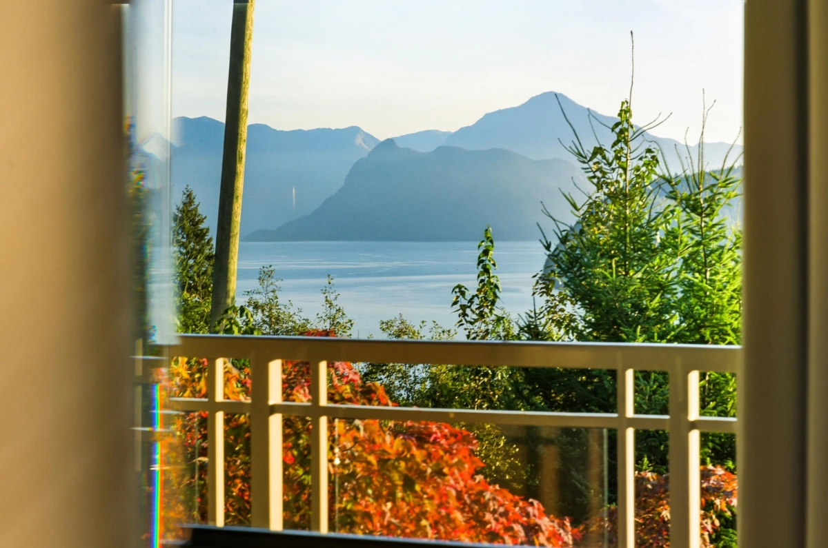 Swimming Pool Photo of 8519 Seascape Drive, West Vancouver, BC