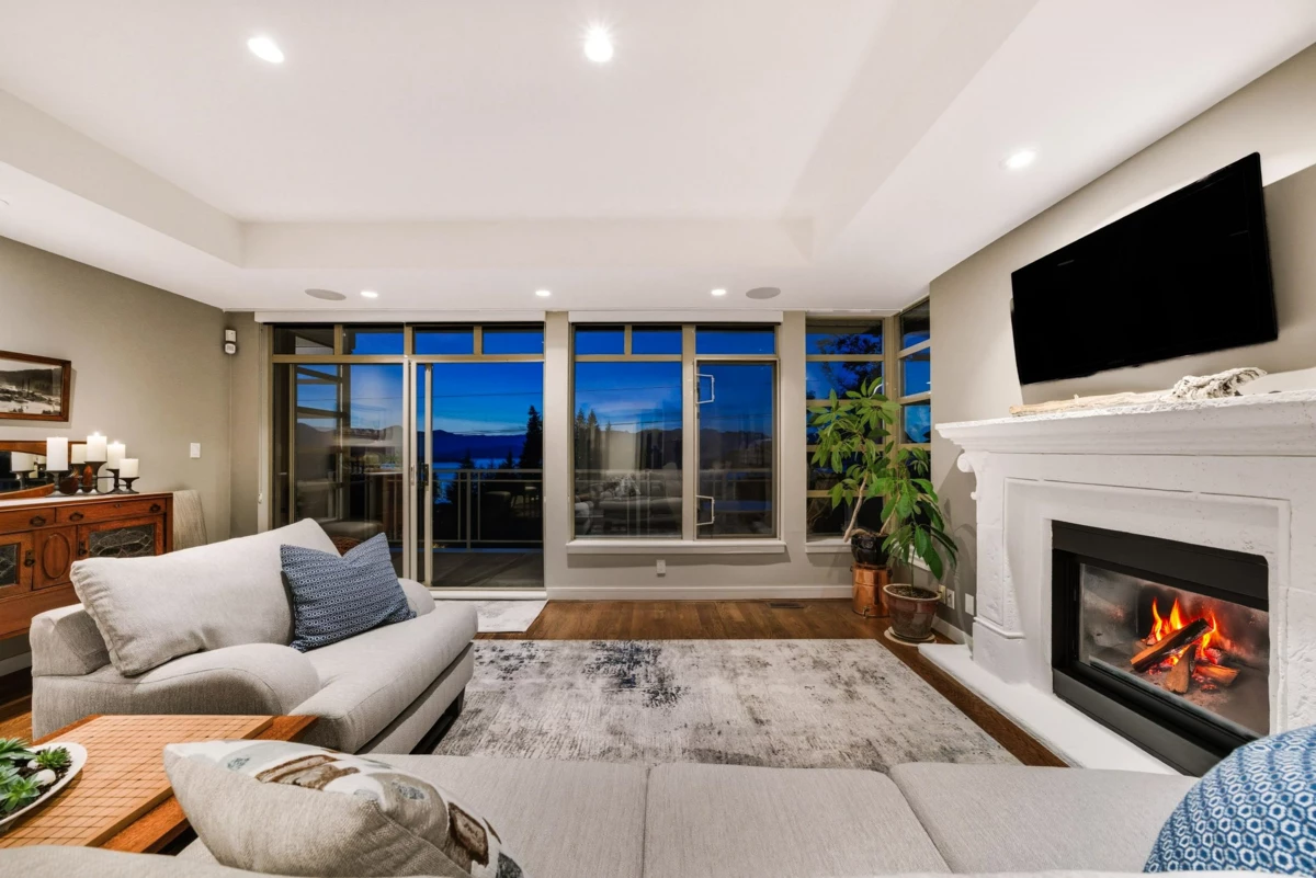 Walk-In Closet Photo of 8519 Seascape Drive, West Vancouver, BC