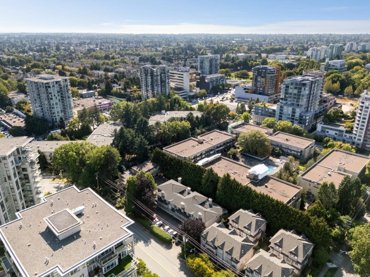Garden / Landscaping Photo of 3 6771 Cooney Road, Richmond, BC