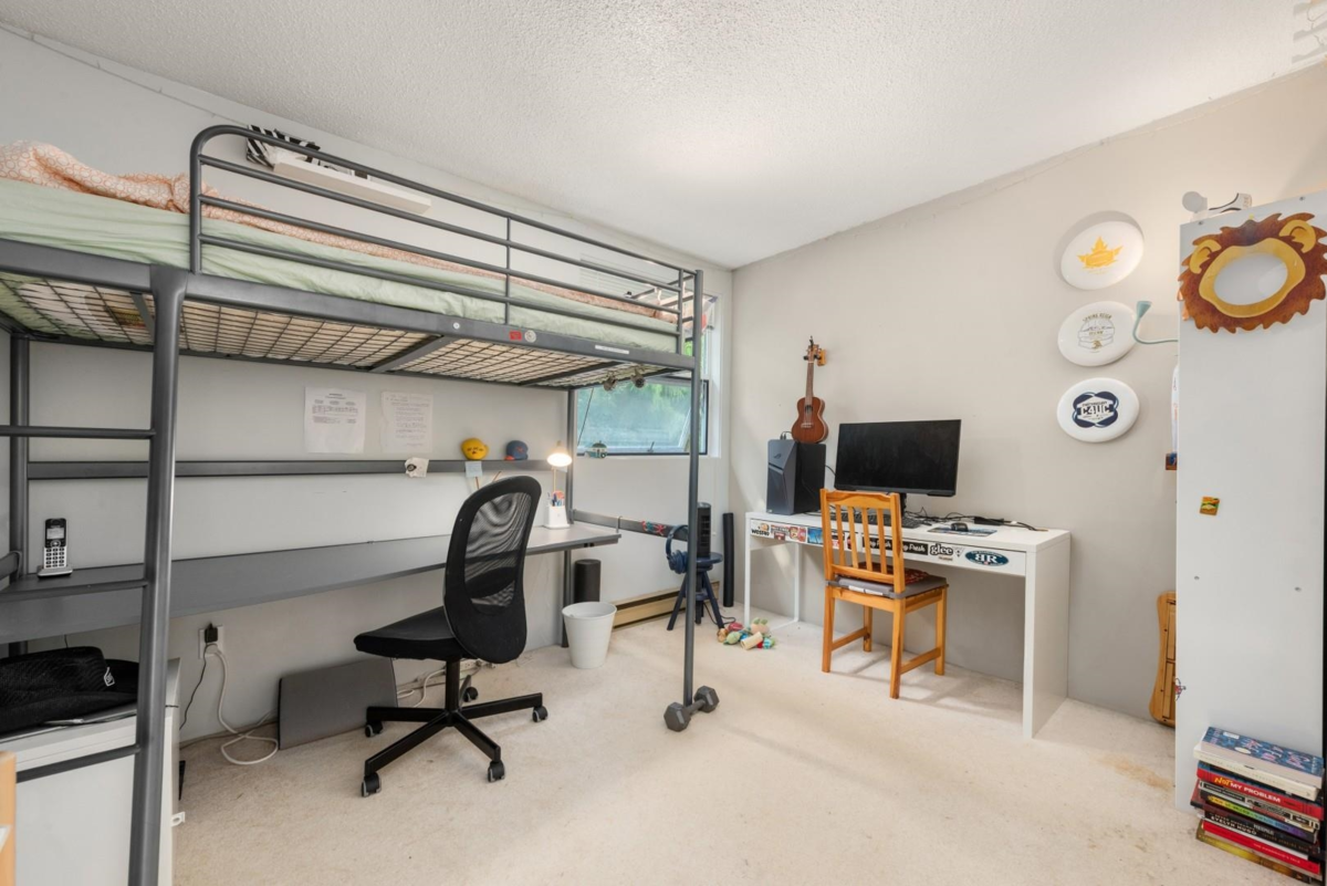 Guest Bathroom Photo of 3 6771 Cooney Road, Richmond, BC