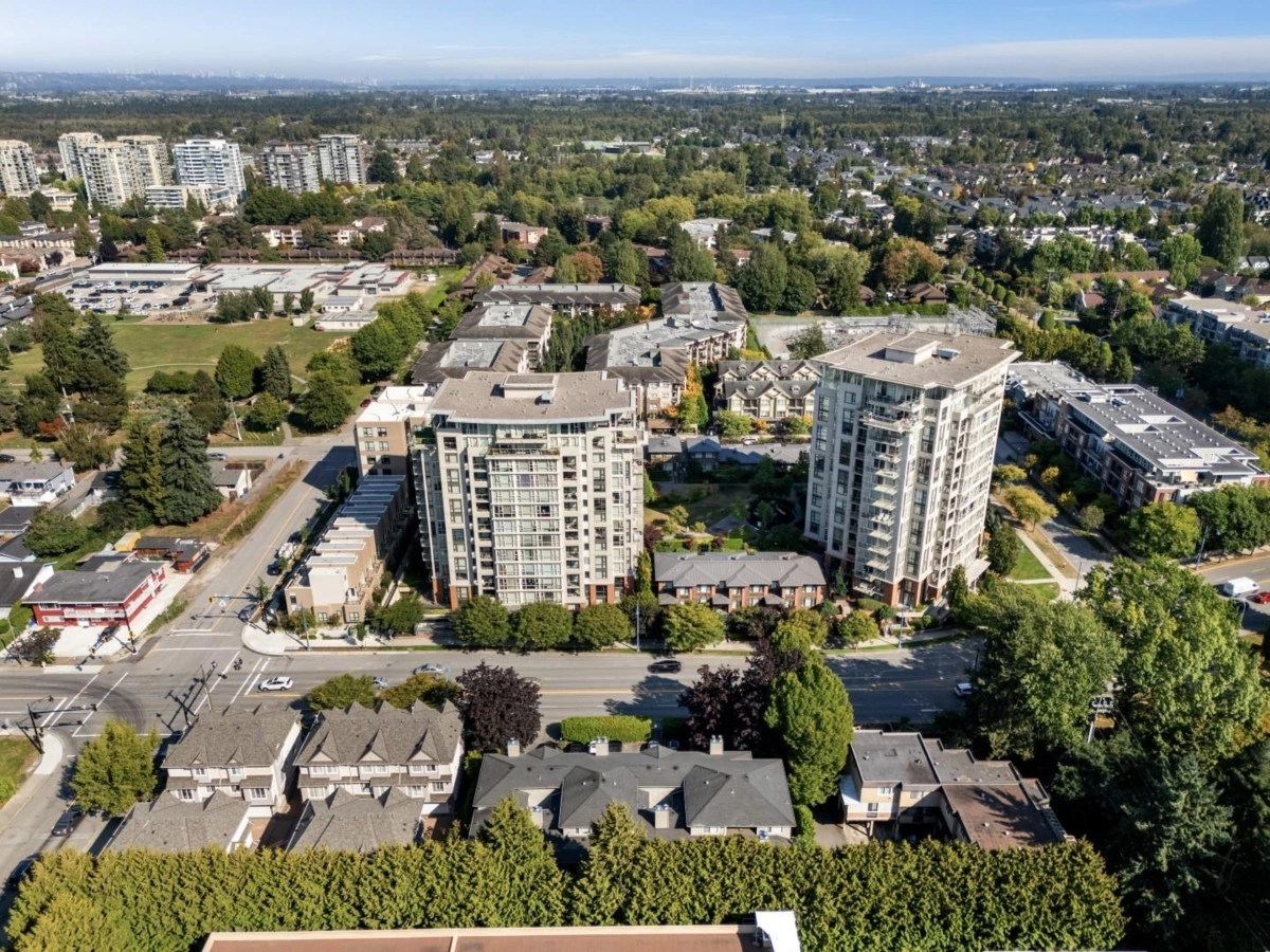 Hot Tub / Spa Photo of 3 6771 Cooney Road, Richmond, BC