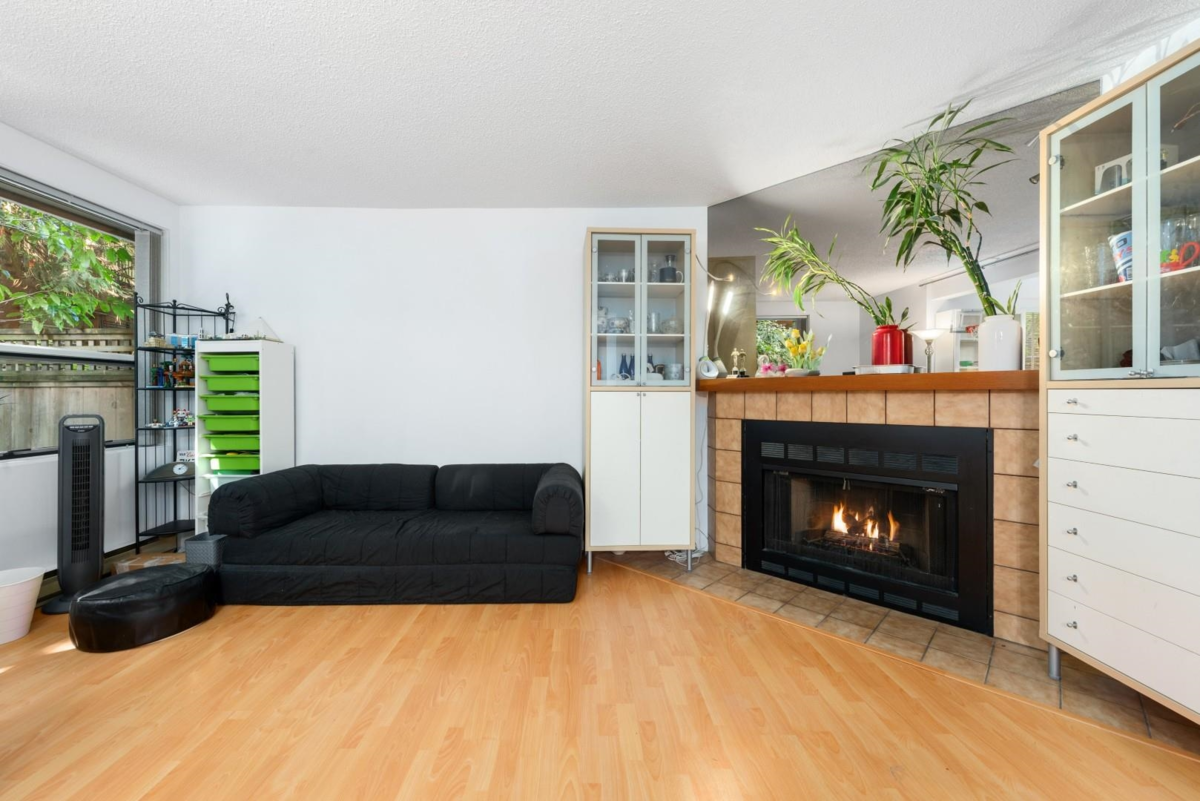 Kitchen Photo of 3 6771 Cooney Road, Richmond, BC