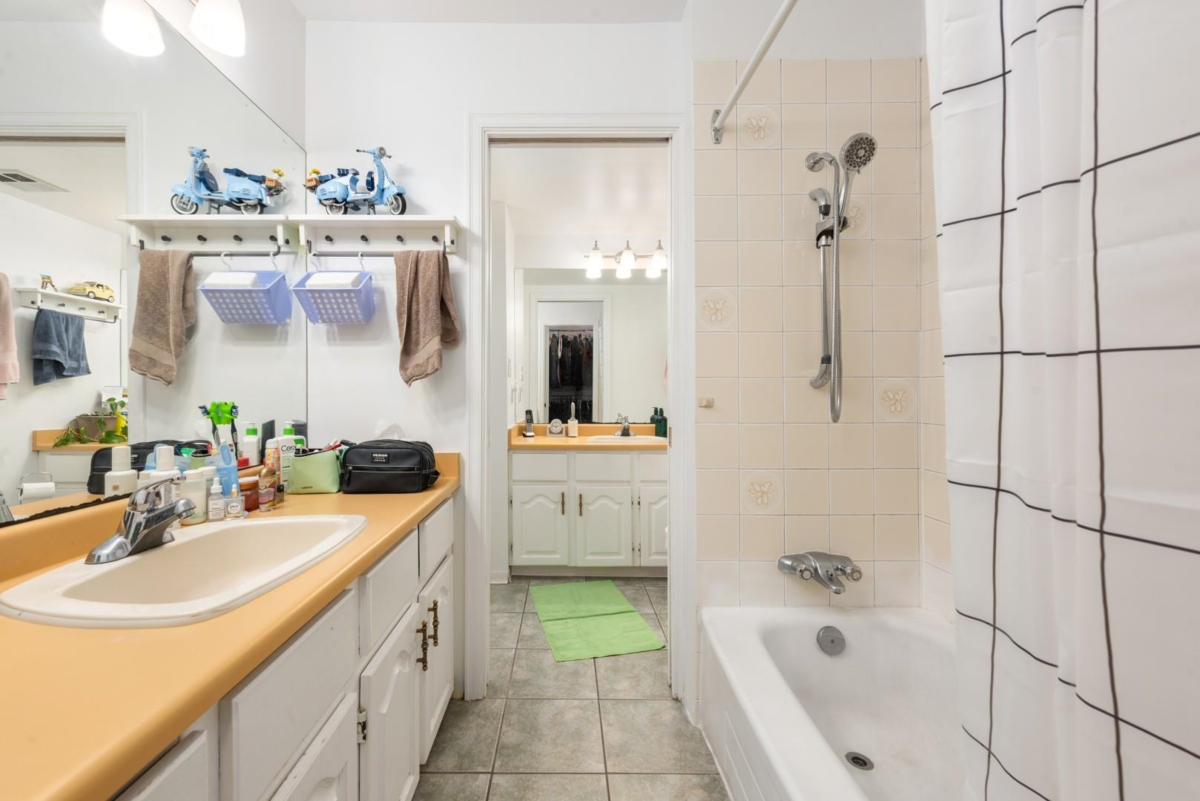 Laundry Room Photo of 3 6771 Cooney Road, Richmond, BC