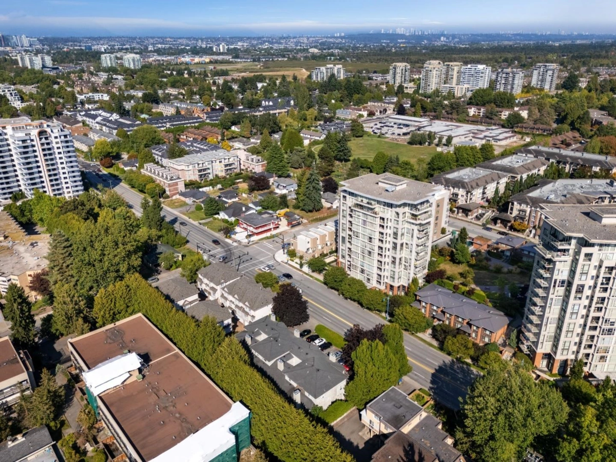 Outdoor Kitchen Photo of 3 6771 Cooney Road, Richmond, BC