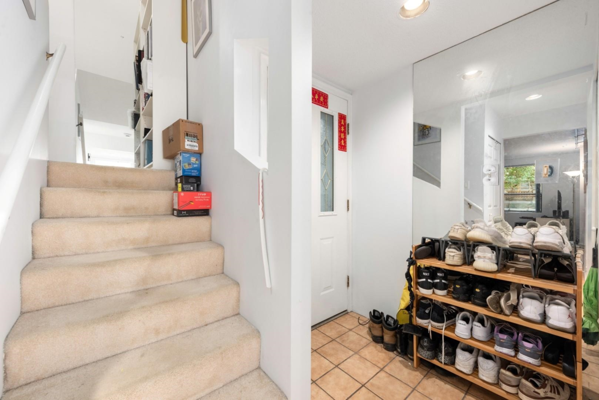 Primary Bathroom Photo of 3 6771 Cooney Road, Richmond, BC