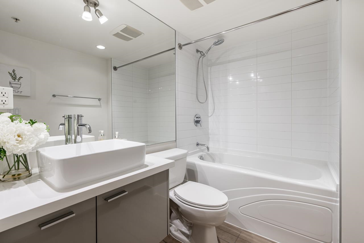 Guest Bathroom Photo of 1207 33 Smithe Street, Vancouver, BC