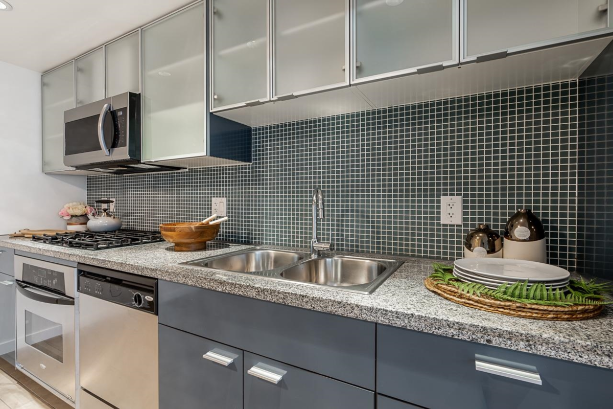 Kitchen Island Photo of 1207 33 Smithe Street, Vancouver, BC
