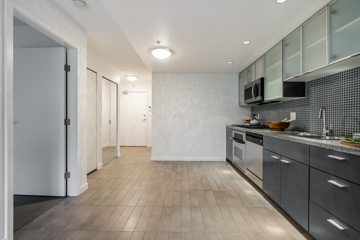 Kitchen Photo of 1207 33 Smithe Street, Vancouver, BC
