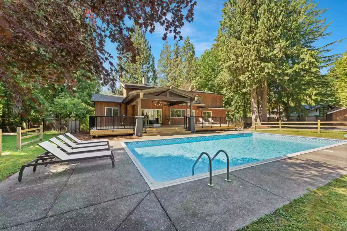 Guest Bathroom Photo of 25011 Ferguson Avenue, Maple Ridge, BC