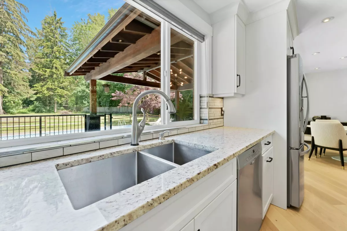 Primary Bathroom Photo of 25011 Ferguson Avenue, Maple Ridge, BC