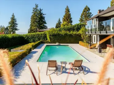 Garden / Landscaping Photo of 2090 26th Street, West Vancouver, BC