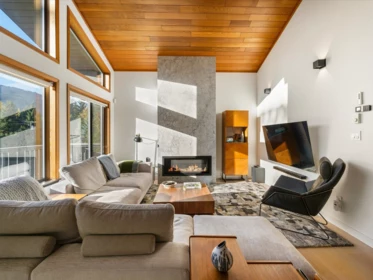 7206 Fitzsimmons North Road, Whistler, BC, Whistler — Single Family Residence for sale