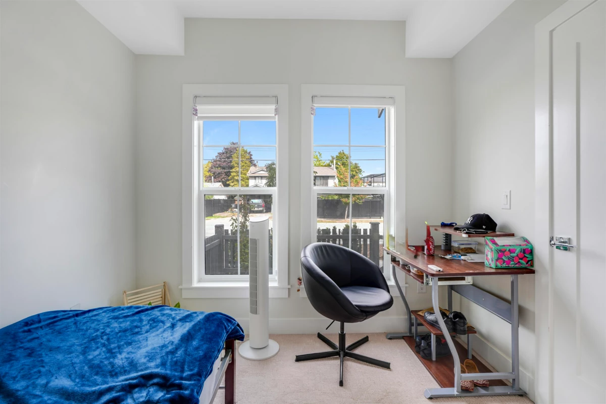 Office / Den Photo of 19 17528 60 Avenue, Surrey, BC