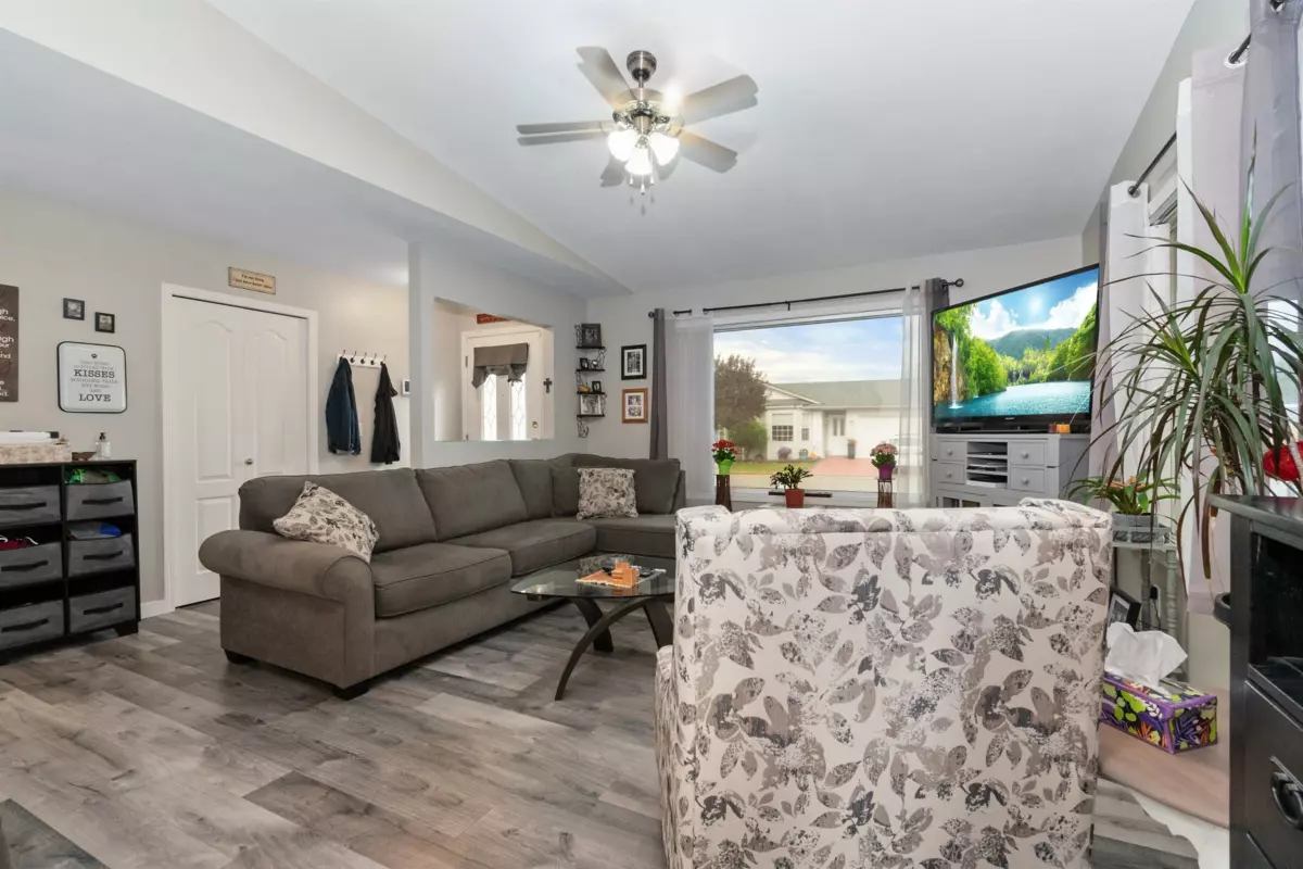 Family Room Photo of 33 45918 Knight Road, Chilliwack, BC