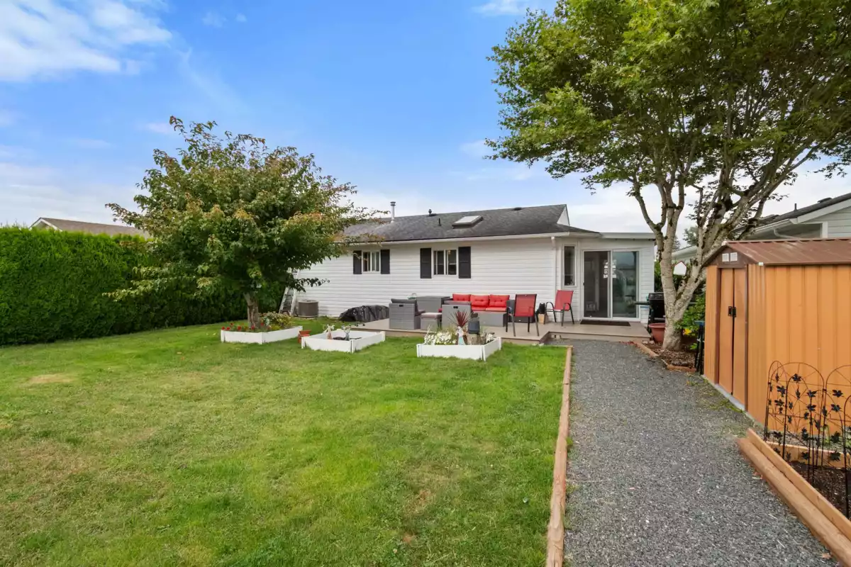 Laundry Room Photo of 33 45918 Knight Road, Chilliwack, BC
